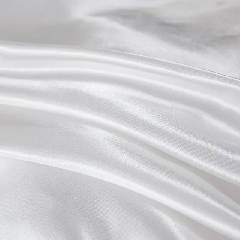 Комплект от 3 части – сатенен калъф за завивка, мек и деликатен, за нощи с нотка лукс